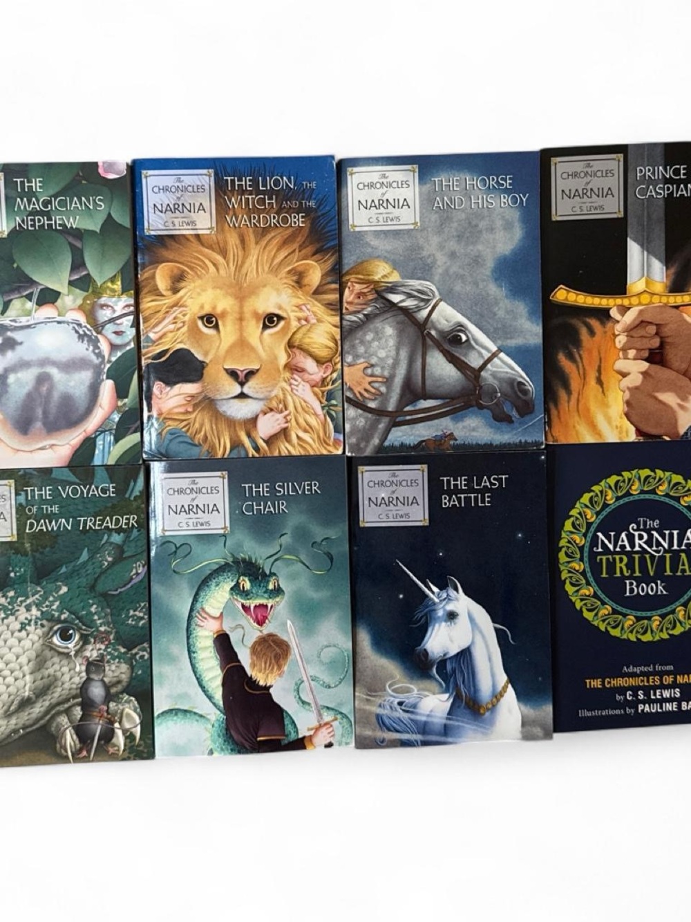 📚 The Chronicles of Narnia 7-Book Boxed Set + Trivia Book